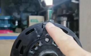 电脑风扇卡扣拆卸教程（简单操作，让电脑风扇恢复正常运转）