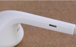OPPOR9自带耳机的性能评测（OPPOR9自带耳机音质、舒适度和功能如何？）