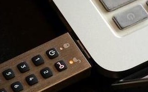 使用U盘制作和启动教程（一步步教你制作和使用U盘启动系统）