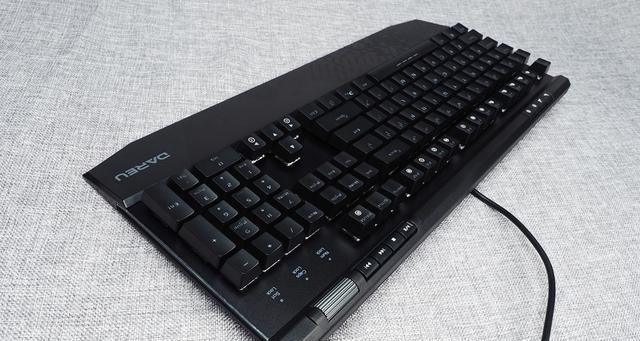 探索以达尔优ek812代的卓越性能与先进技术（领先于时代的动力表现和智能驾驶体验）-第1张图片-数码深度