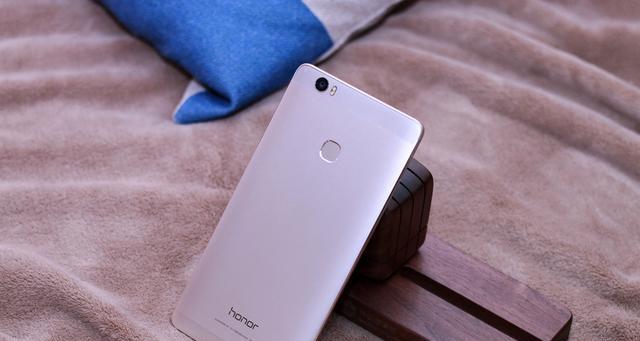 华为Note8屏幕评测（震撼视觉体验，华为Note8屏幕一览）-第1张图片-数码深度