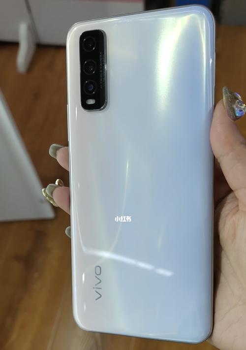 vivo51怎么样？一款性能出色的智能手机（vivo51性能、摄像和设计方面的亮点）-第2张图片-数码深度