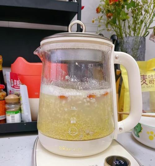 小熊玻璃热水壶的优势与特点（了解小熊玻璃热水壶的设计与性能，享受美好生活）-第1张图片-数码深度