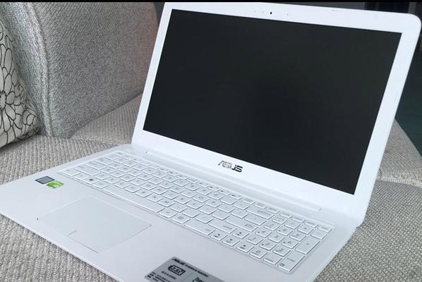 华硕A556U笔记本全方位评测（性能强劲，设计精致，华硕A556U笔记本带给您卓越的使用体验）-第2张图片-数码深度