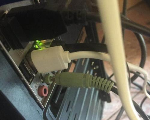 揭秘电脑主机自带音箱（拆解教程让你了解自带音箱的内部构造和优化方法）-第2张图片-数码深度